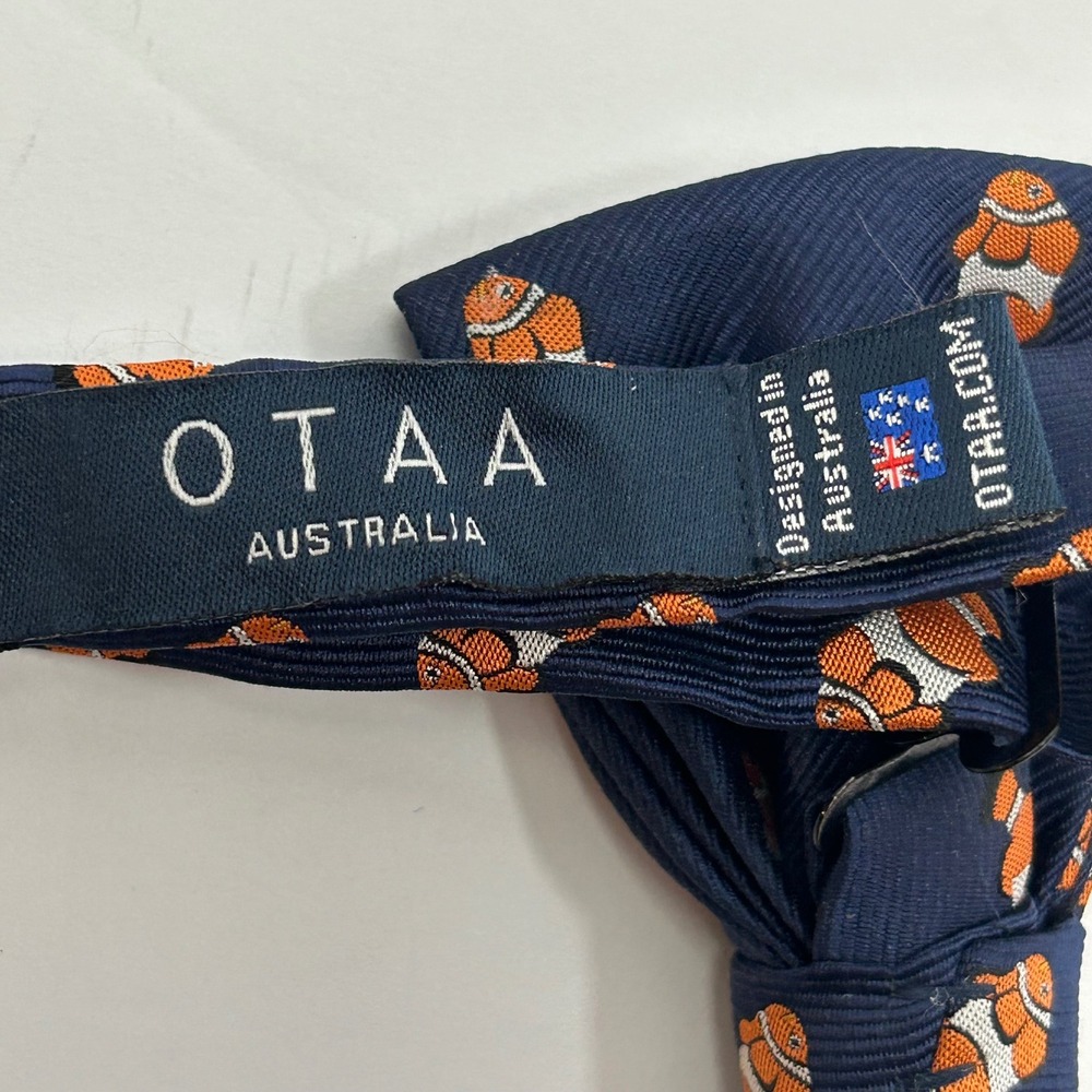OTAA Australia Mens Clownfish Bow Tie Blue Orange‎ Fish Novelty Preppy Wedding - Picture 2 of 7